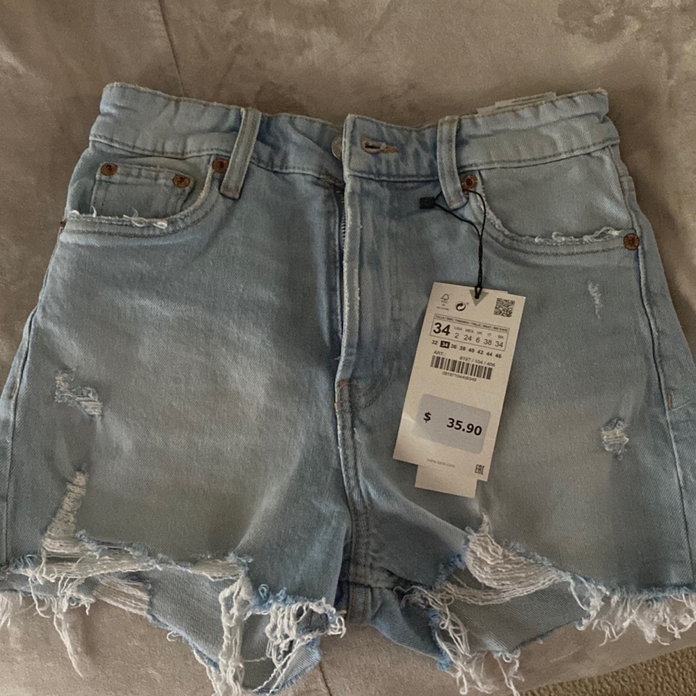 NWT Sold out ZARA Jean shorts cutoffs. Size 34 or US size 2